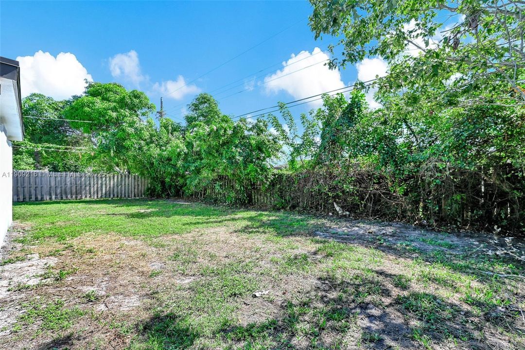 For Sale: $439,000 (4 beds, 1 baths, 1412 Square Feet)