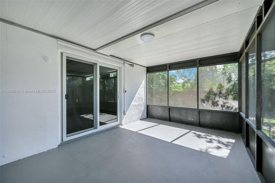 For Sale: $439,000 (4 beds, 1 baths, 1412 Square Feet)