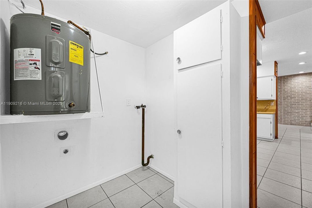 For Sale: $439,000 (4 beds, 1 baths, 1412 Square Feet)