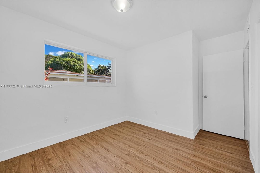 For Sale: $439,000 (4 beds, 1 baths, 1412 Square Feet)