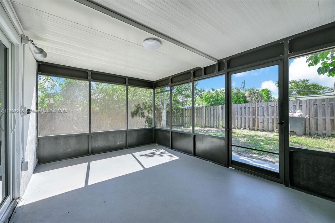 For Sale: $439,000 (4 beds, 1 baths, 1412 Square Feet)