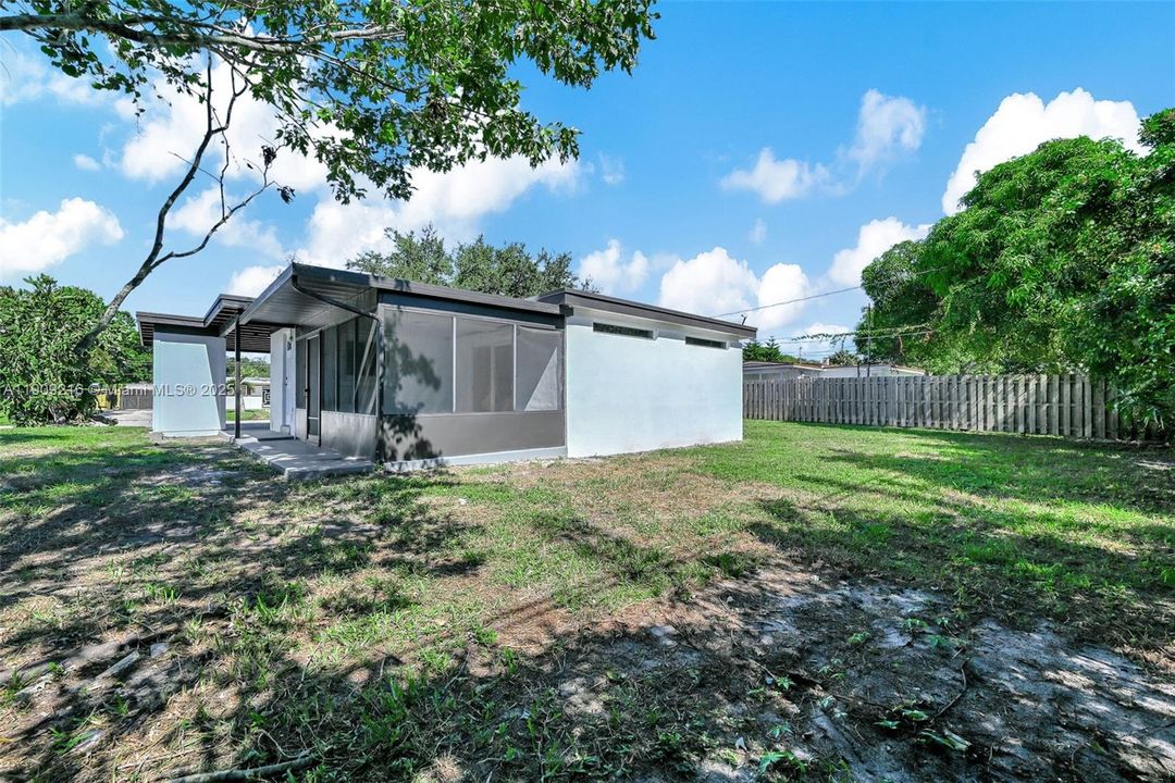 For Sale: $439,000 (4 beds, 1 baths, 1412 Square Feet)