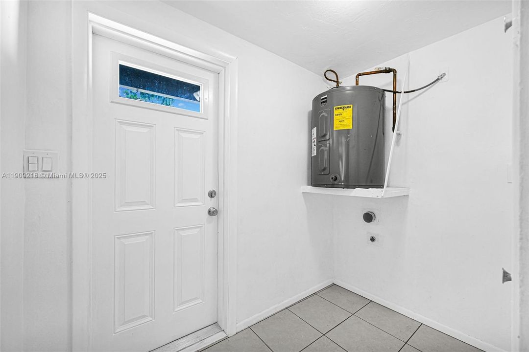 For Sale: $439,000 (4 beds, 1 baths, 1412 Square Feet)