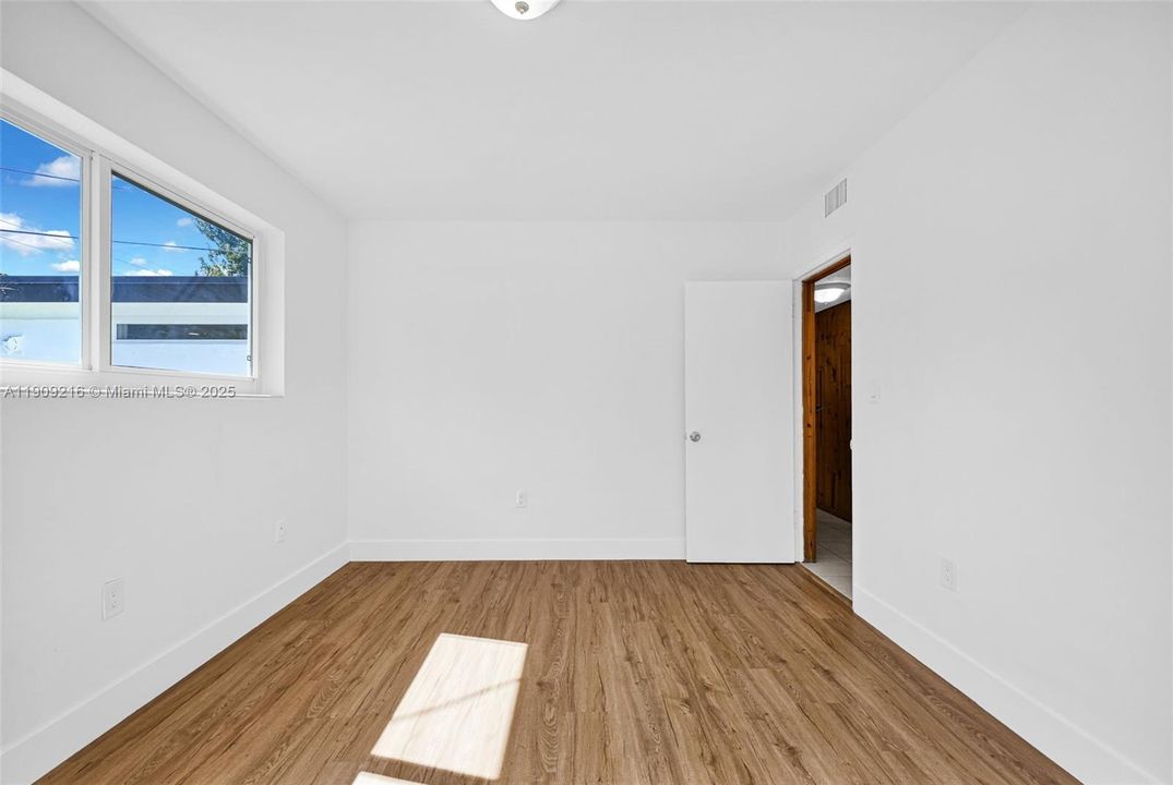 For Sale: $439,000 (4 beds, 1 baths, 1412 Square Feet)