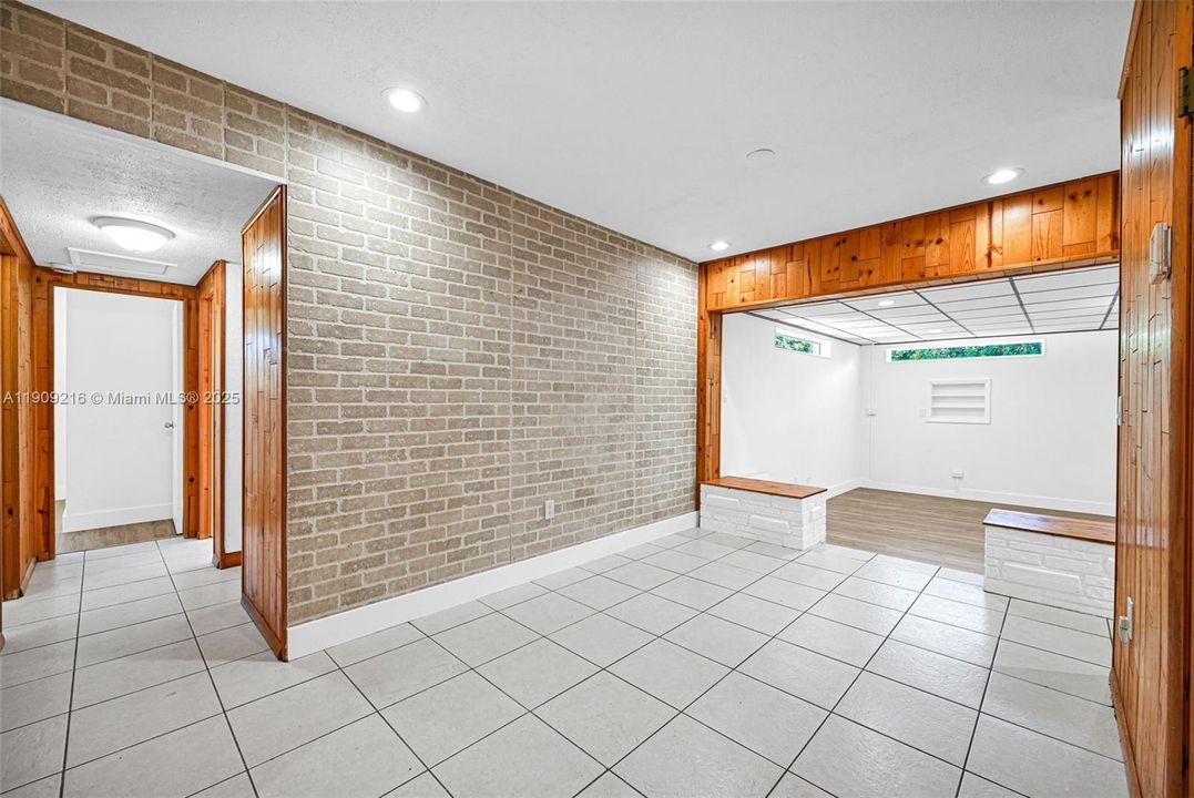 For Sale: $439,000 (4 beds, 1 baths, 1412 Square Feet)