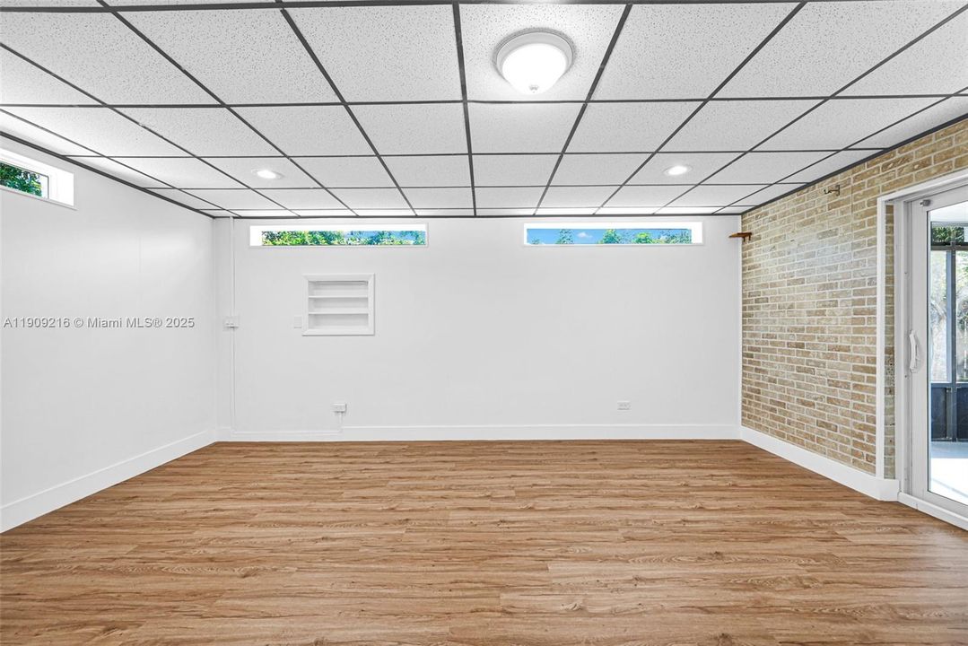 For Sale: $439,000 (4 beds, 1 baths, 1412 Square Feet)