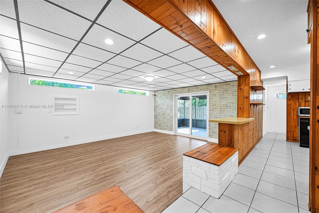 For Sale: $439,000 (4 beds, 1 baths, 1412 Square Feet)