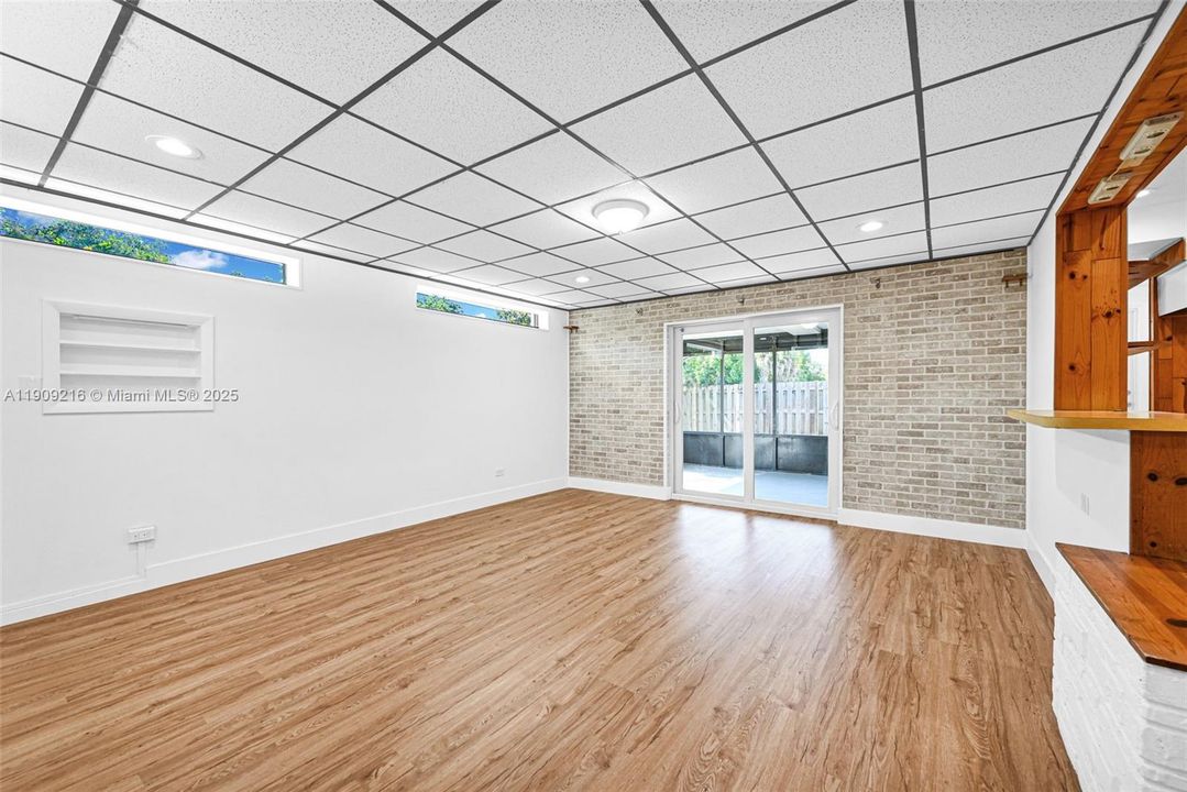 For Sale: $439,000 (4 beds, 1 baths, 1412 Square Feet)