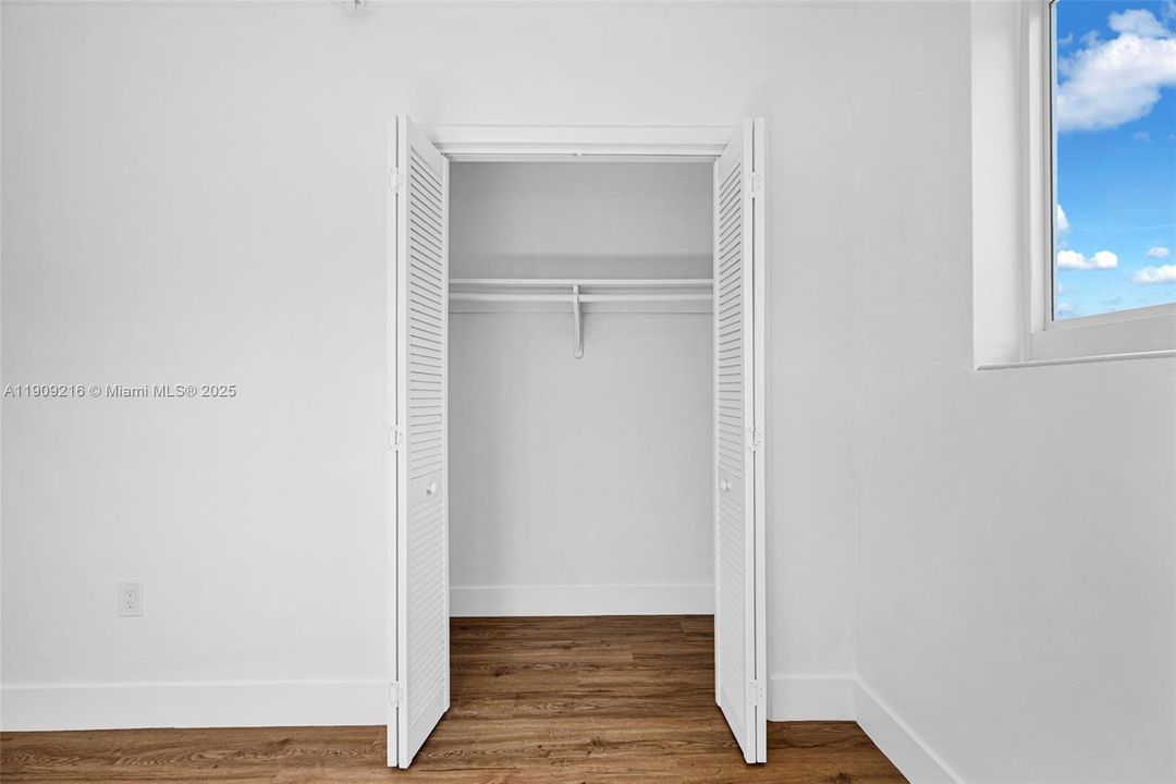 For Sale: $439,000 (4 beds, 1 baths, 1412 Square Feet)