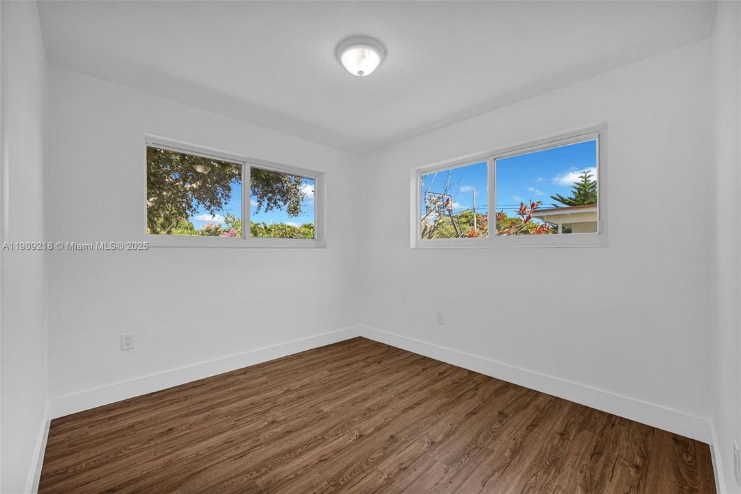 For Sale: $439,000 (4 beds, 1 baths, 1412 Square Feet)