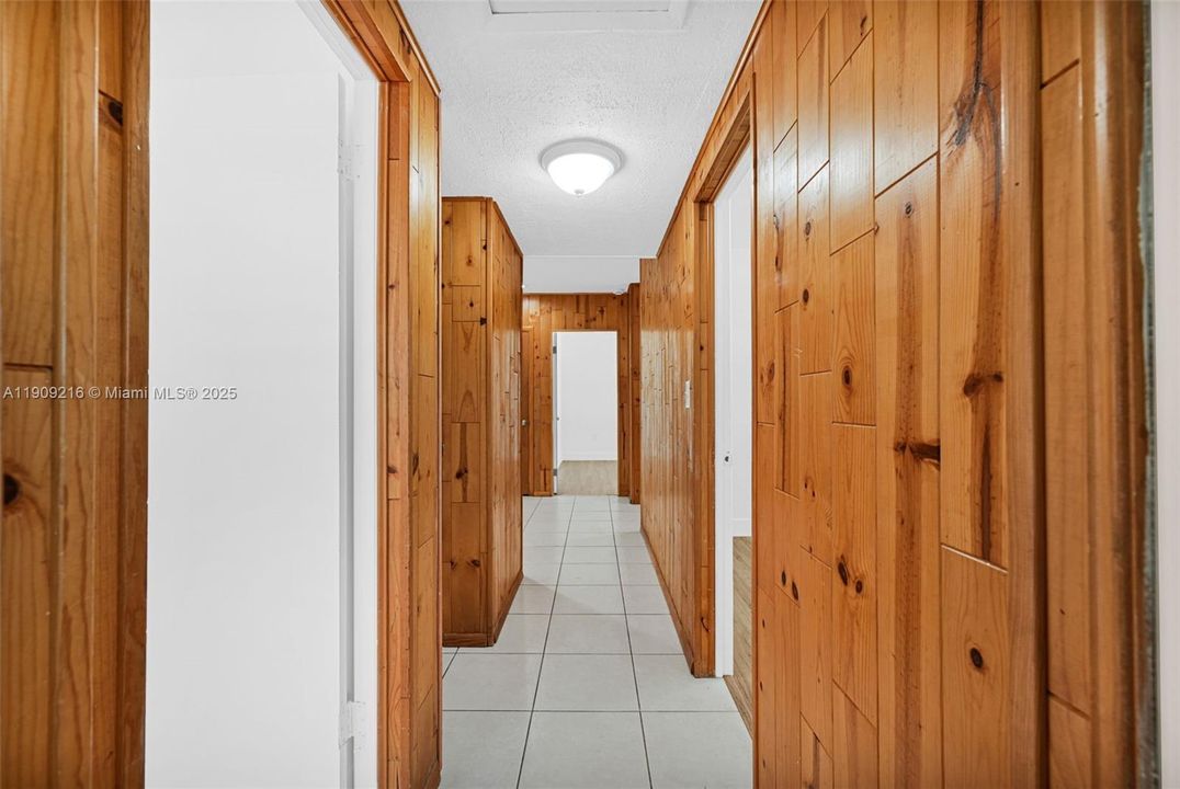 For Sale: $439,000 (4 beds, 1 baths, 1412 Square Feet)