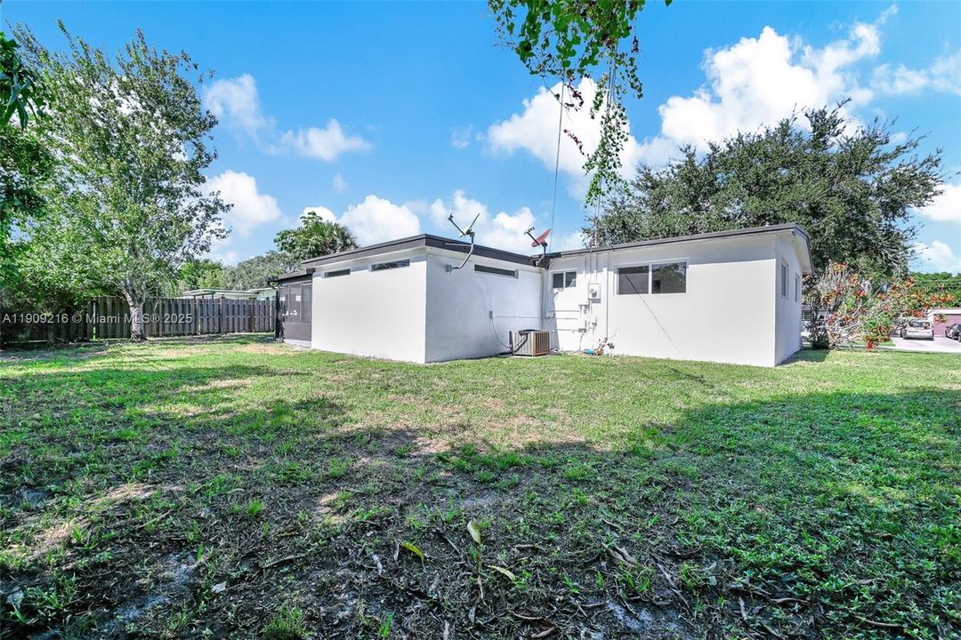 For Sale: $439,000 (4 beds, 1 baths, 1412 Square Feet)