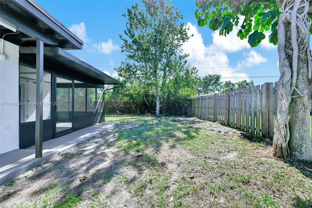 For Sale: $439,000 (4 beds, 1 baths, 1412 Square Feet)