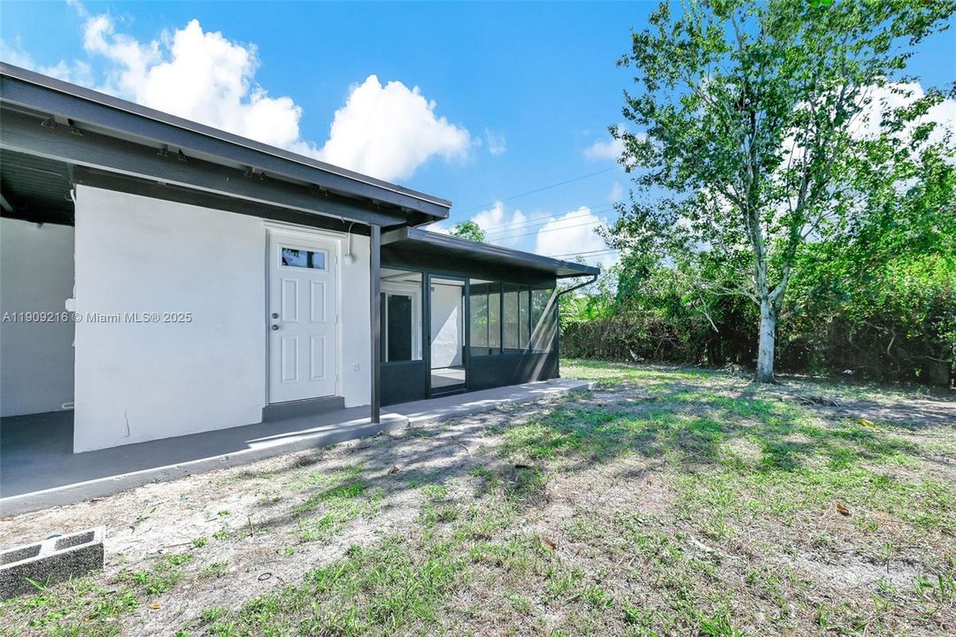 For Sale: $439,000 (4 beds, 1 baths, 1412 Square Feet)