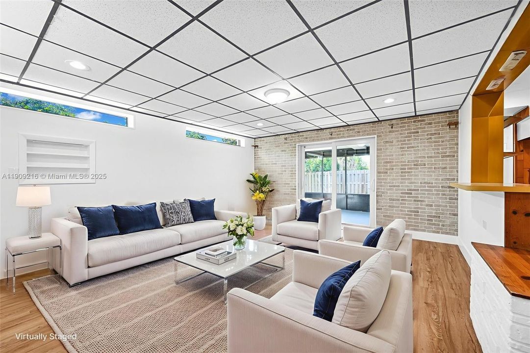 For Sale: $439,000 (4 beds, 1 baths, 1412 Square Feet)