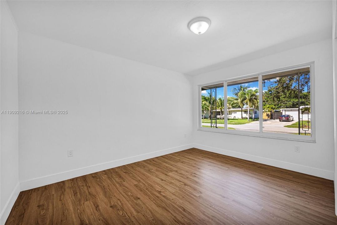 For Sale: $439,000 (4 beds, 1 baths, 1412 Square Feet)