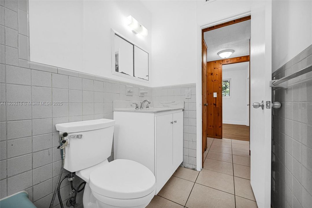 For Sale: $439,000 (4 beds, 1 baths, 1412 Square Feet)