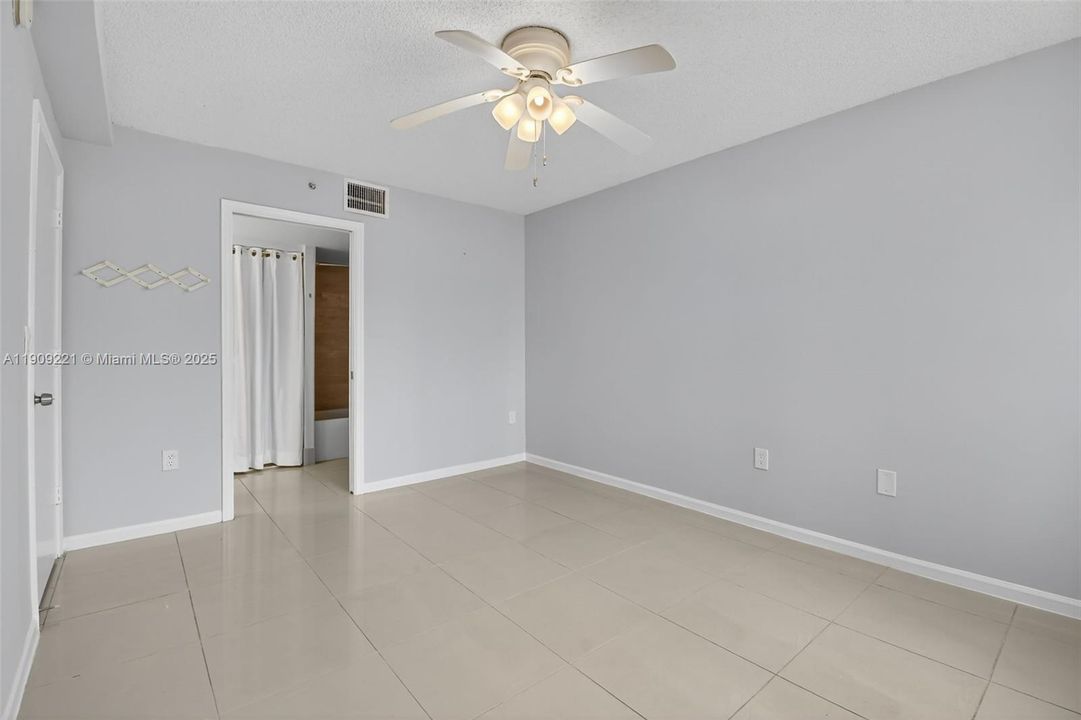 For Sale: $299,000 (3 beds, 2 baths, 1125 Square Feet)