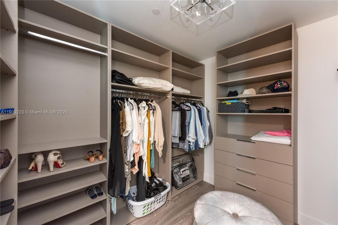 В аренду: $22,000 (3 спален, 4 ванн, 2703 Квадратных фут)