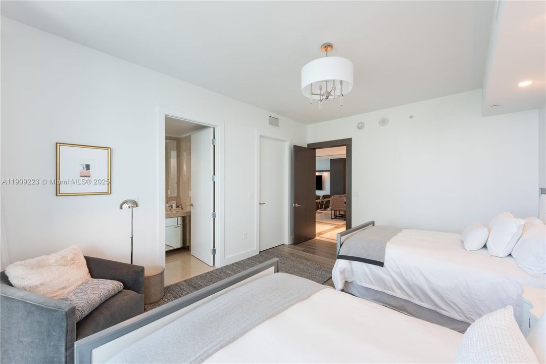 В аренду: $22,000 (3 спален, 4 ванн, 2703 Квадратных фут)