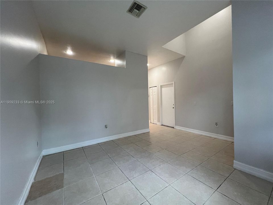 For Rent: $3,600 (3 beds, 2 baths, 1408 Square Feet)