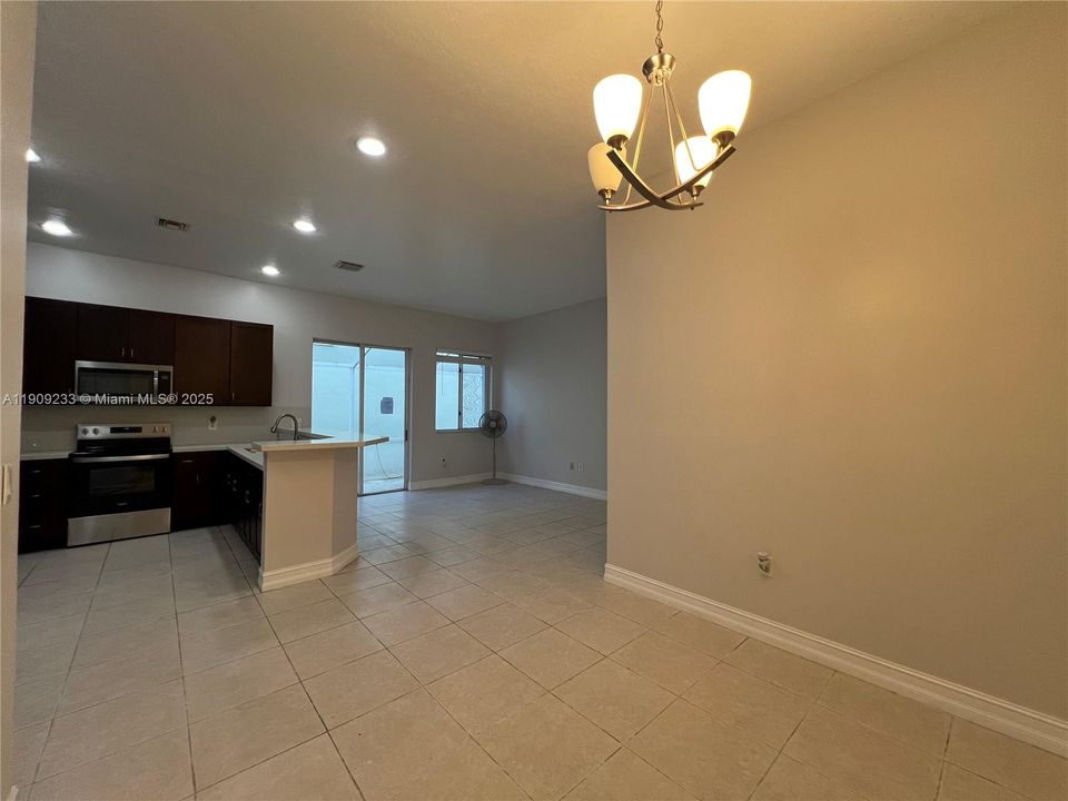 For Rent: $3,600 (3 beds, 2 baths, 1408 Square Feet)