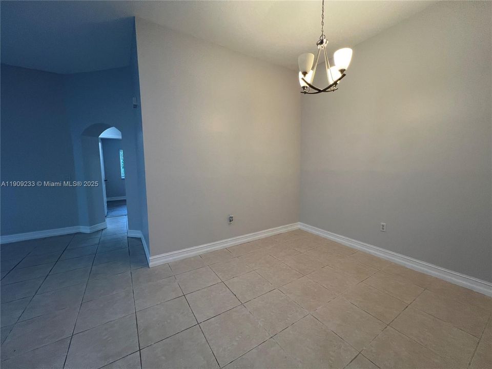 For Rent: $3,600 (3 beds, 2 baths, 1408 Square Feet)