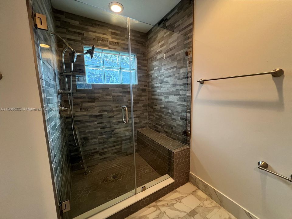 For Rent: $3,600 (3 beds, 2 baths, 1408 Square Feet)