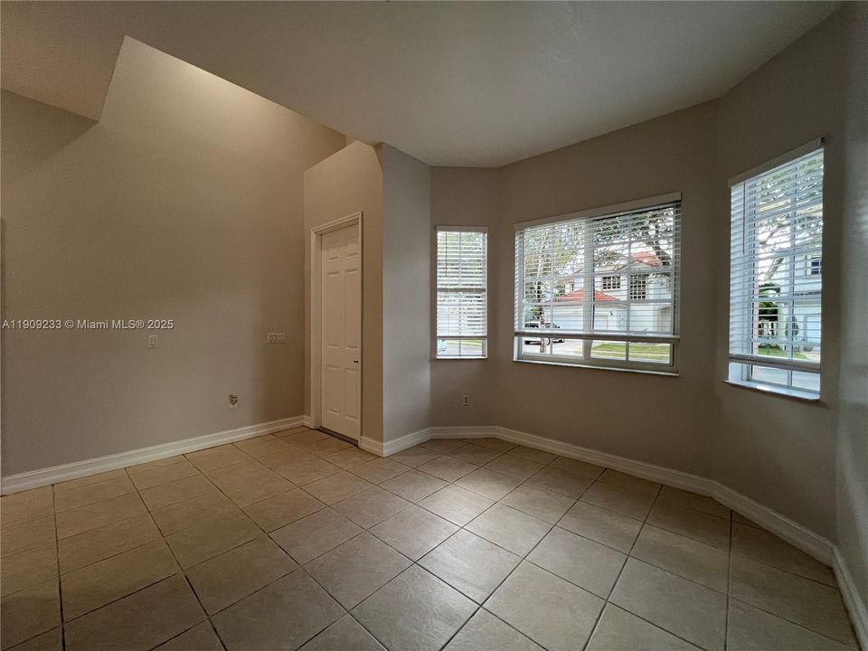 For Rent: $3,600 (3 beds, 2 baths, 1408 Square Feet)