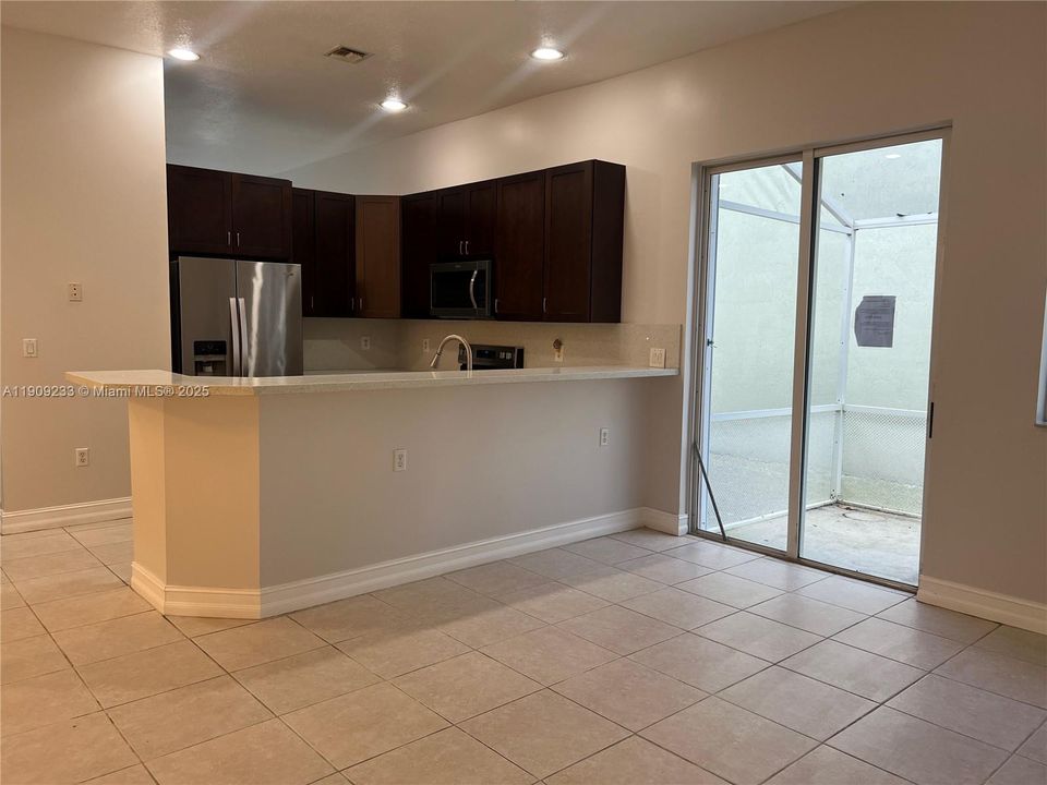 For Rent: $3,600 (3 beds, 2 baths, 1408 Square Feet)