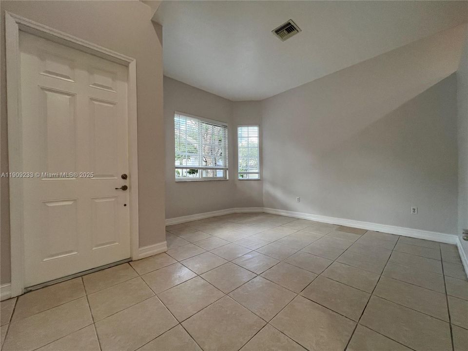 For Rent: $3,600 (3 beds, 2 baths, 1408 Square Feet)