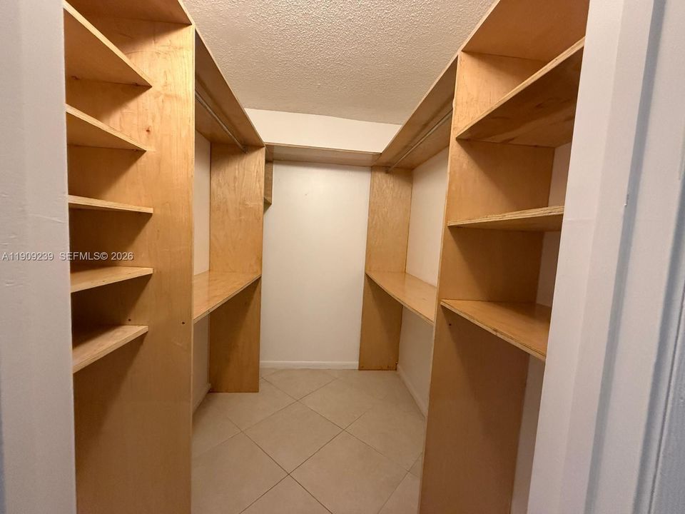 На продажу: $219,900 (2 спален, 2 ванн, 887 Квадратных фут)