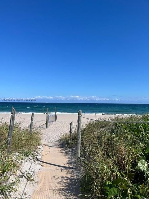 Active With Contract: $2,500 (1 beds, 1 baths, 690 Square Feet)