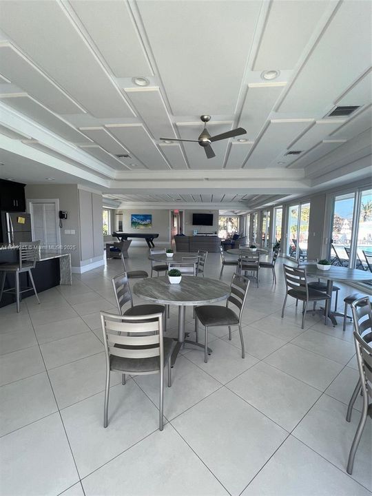 Active With Contract: $2,500 (1 beds, 1 baths, 690 Square Feet)