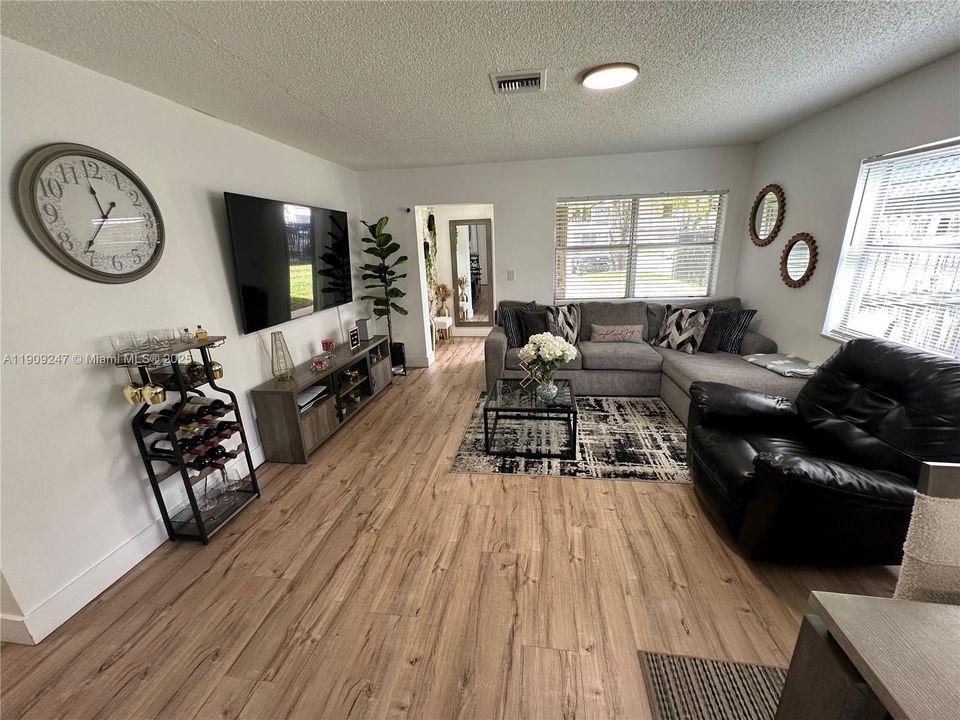 For Rent: $2,300 (2 beds, 2 baths, 2059 Square Feet)