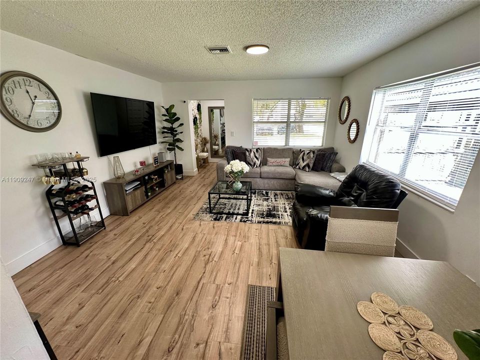 For Rent: $2,300 (2 beds, 2 baths, 2059 Square Feet)