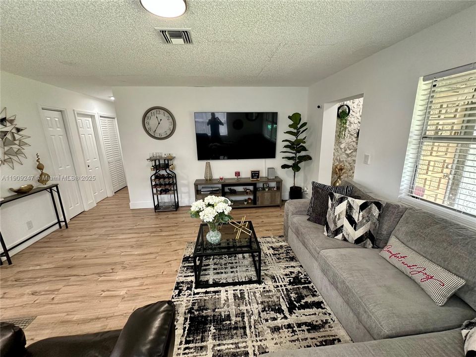 For Rent: $2,300 (2 beds, 2 baths, 2059 Square Feet)