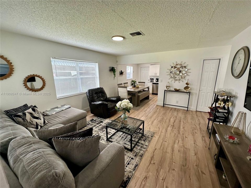 For Rent: $2,300 (2 beds, 2 baths, 2059 Square Feet)