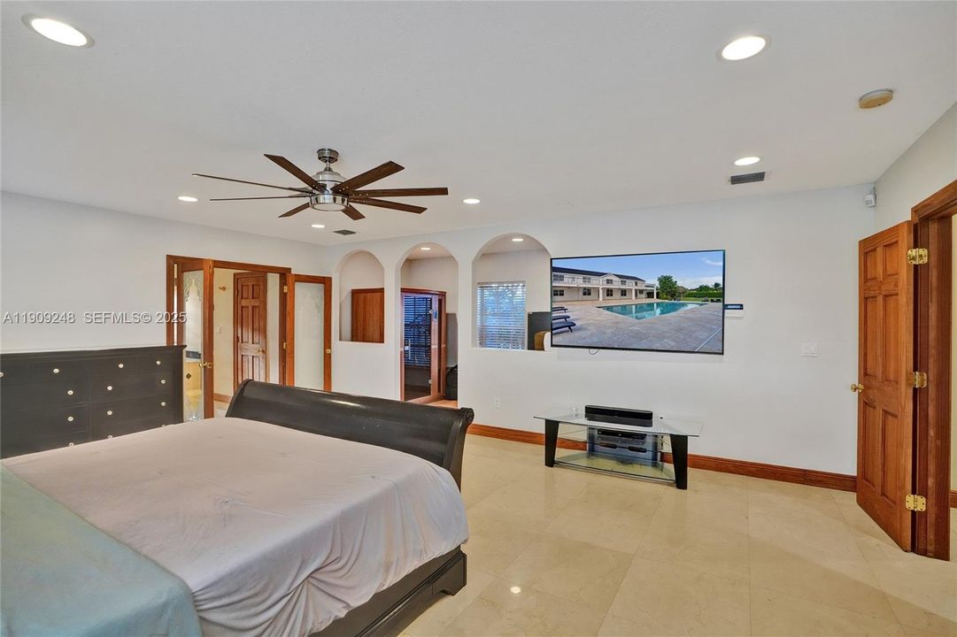 待售: $3,680,000 (7 贝兹, 6 浴室, 5374 平方英尺)