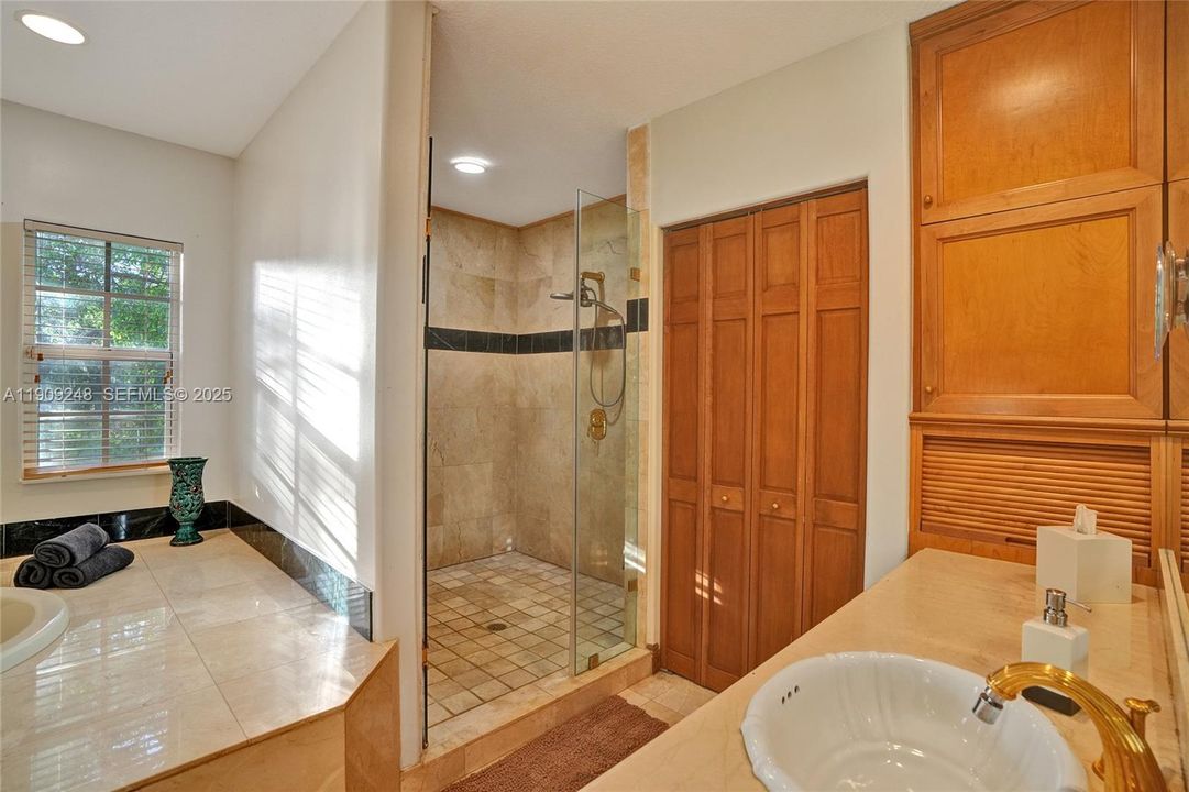 待售: $3,680,000 (7 贝兹, 6 浴室, 5374 平方英尺)