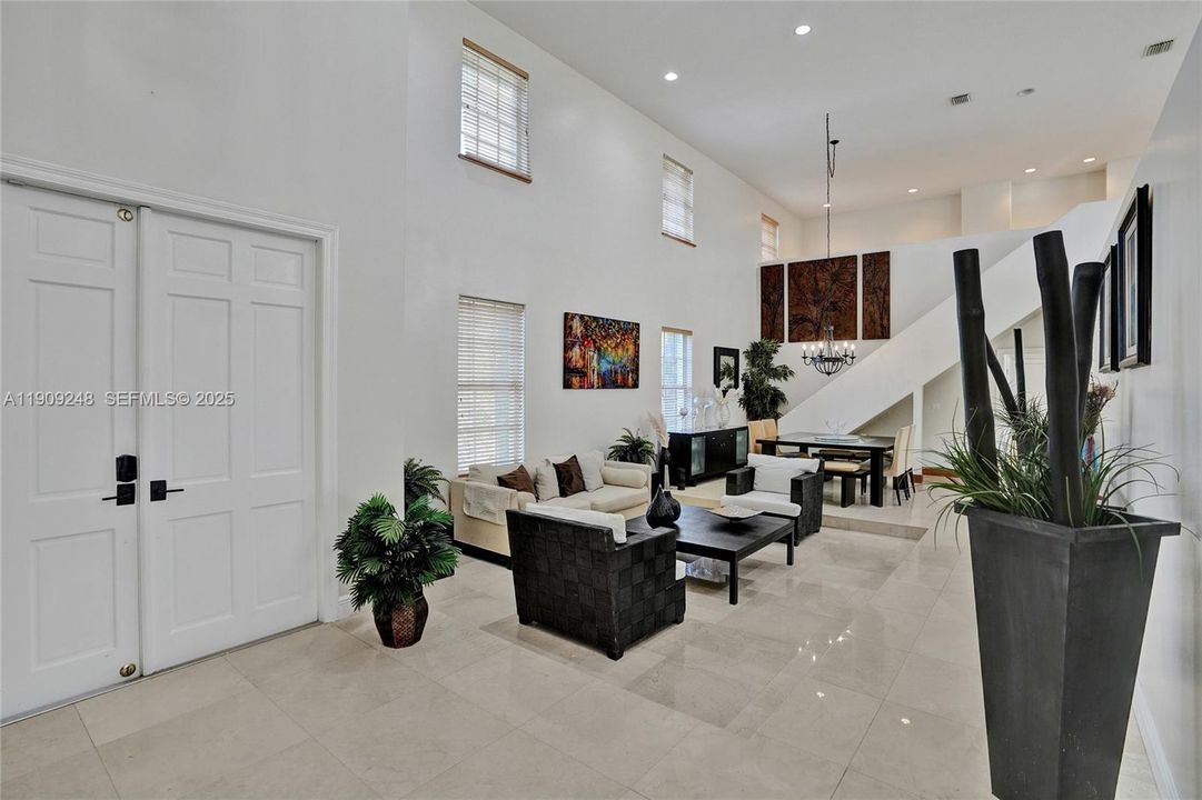 待售: $3,680,000 (7 贝兹, 6 浴室, 5374 平方英尺)