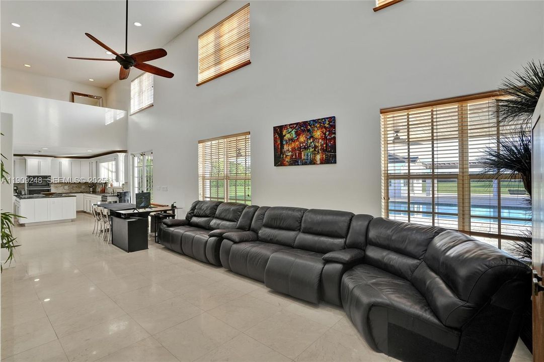 待售: $3,680,000 (7 贝兹, 6 浴室, 5374 平方英尺)