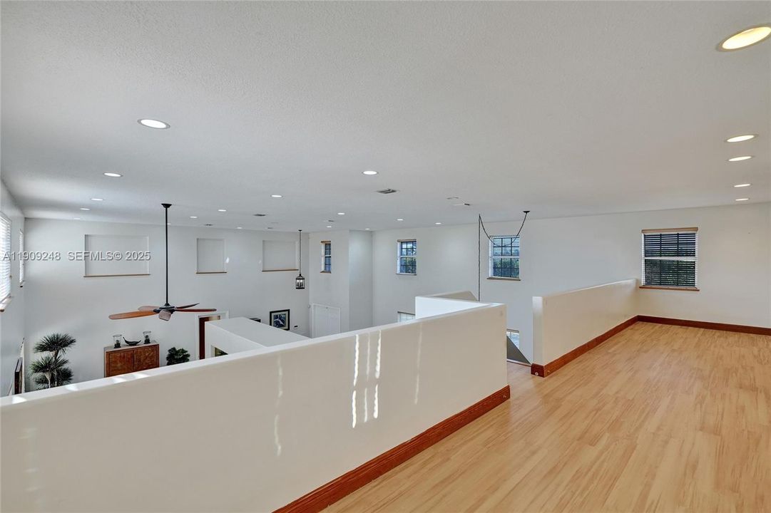 待售: $3,680,000 (7 贝兹, 6 浴室, 5374 平方英尺)