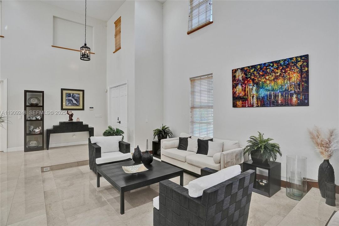 待售: $3,680,000 (7 贝兹, 6 浴室, 5374 平方英尺)