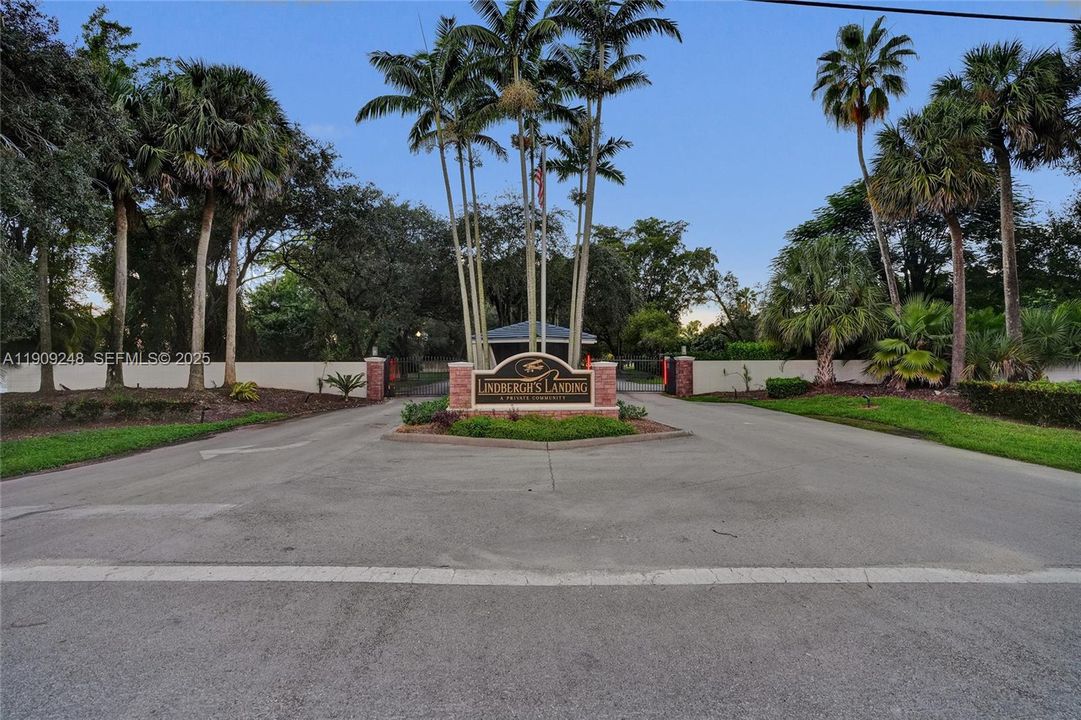 待售: $3,680,000 (7 贝兹, 6 浴室, 5374 平方英尺)