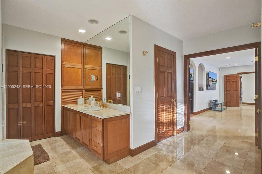 待售: $3,680,000 (7 贝兹, 6 浴室, 5374 平方英尺)