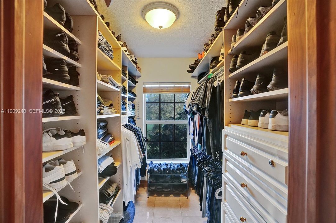 待售: $3,680,000 (7 贝兹, 6 浴室, 5374 平方英尺)