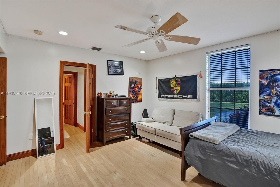 待售: $3,680,000 (7 贝兹, 6 浴室, 5374 平方英尺)