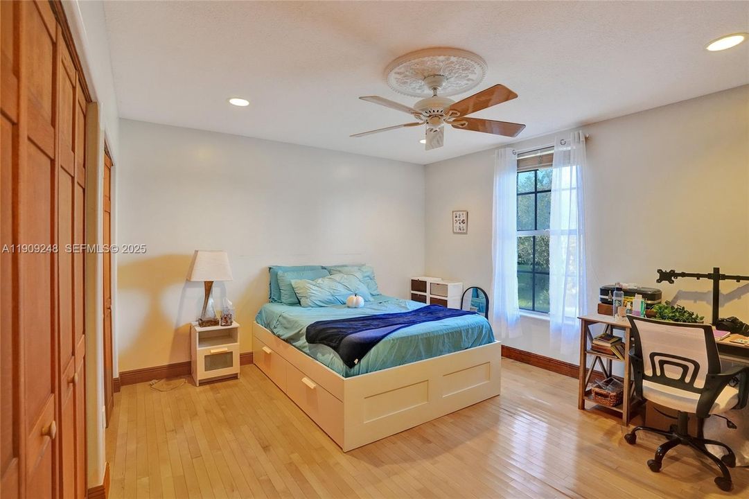 待售: $3,680,000 (7 贝兹, 6 浴室, 5374 平方英尺)