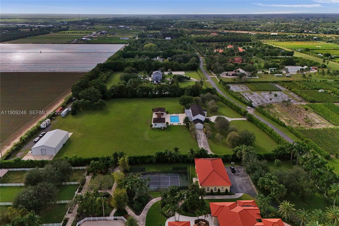 待售: $3,680,000 (7 贝兹, 6 浴室, 5374 平方英尺)